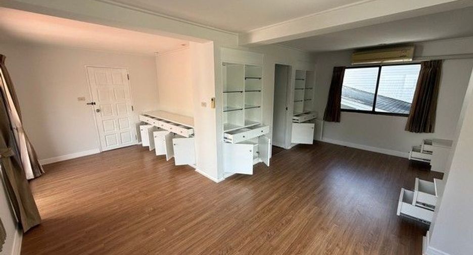 For rent 3 bedrooms house in Khan Na Yao, Bangkok