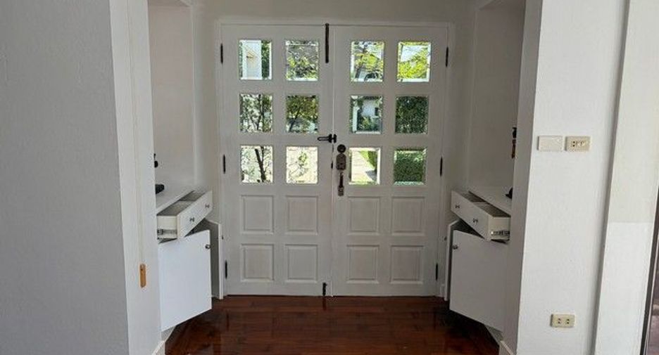 For rent 3 bedrooms house in Khan Na Yao, Bangkok