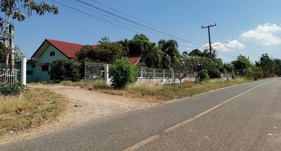 For sale 3 bedrooms house in Mueang Uttaradit, Uttaradit