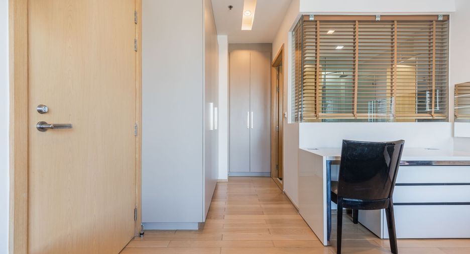 For sale 1 bed condo in Khlong Toei, Bangkok
