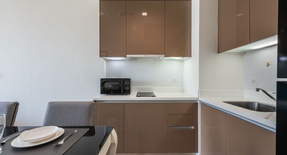 For sale 1 bed condo in Khlong Toei, Bangkok