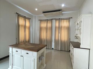 For sale 4 bedrooms house in Mueang Chiang Mai, Chiang Mai
