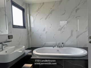 For sale 4 bedrooms house in Bang Phli, Samut Prakan