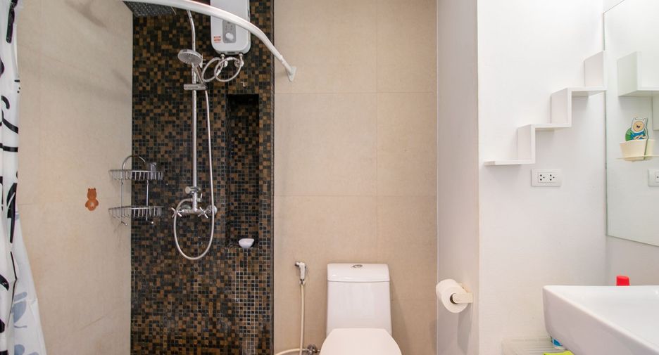 For sale 1 bed condo in Klaeng, Rayong