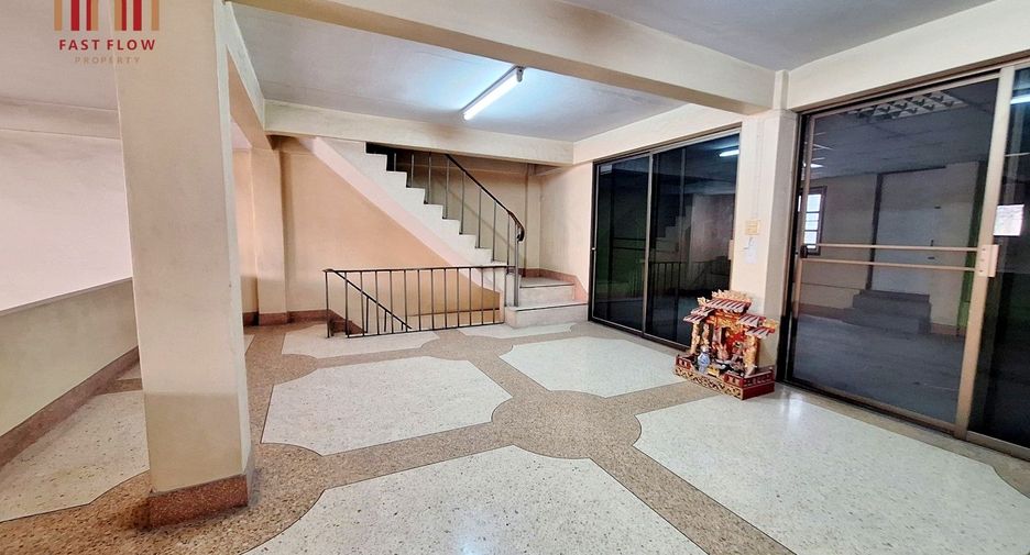 For rent 6 bedrooms retail Space in Chom Thong, Bangkok