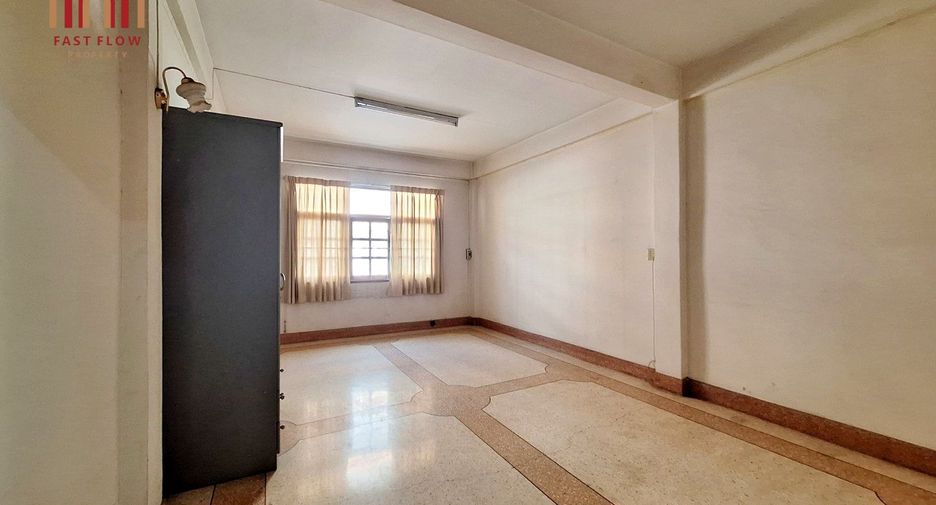 For rent 6 bedrooms retail Space in Chom Thong, Bangkok