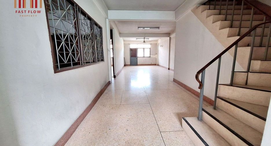 For rent 6 bedrooms retail Space in Chom Thong, Bangkok