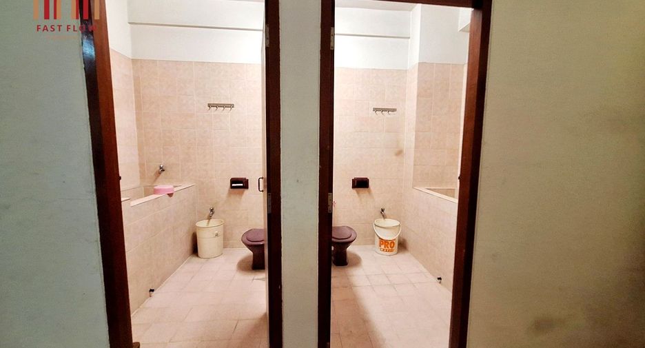 For rent 6 bedrooms retail Space in Chom Thong, Bangkok