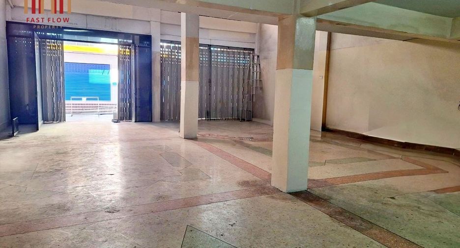 For rent 6 bedrooms retail Space in Chom Thong, Bangkok