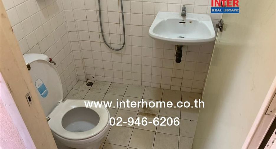 For sale 2 bedrooms townhouse in Huai Khwang, Bangkok