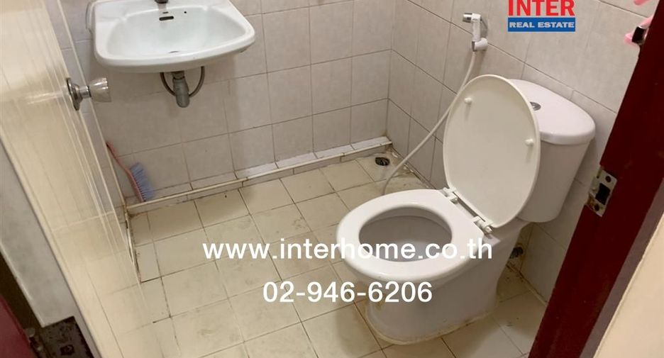 For sale 2 bedrooms townhouse in Huai Khwang, Bangkok