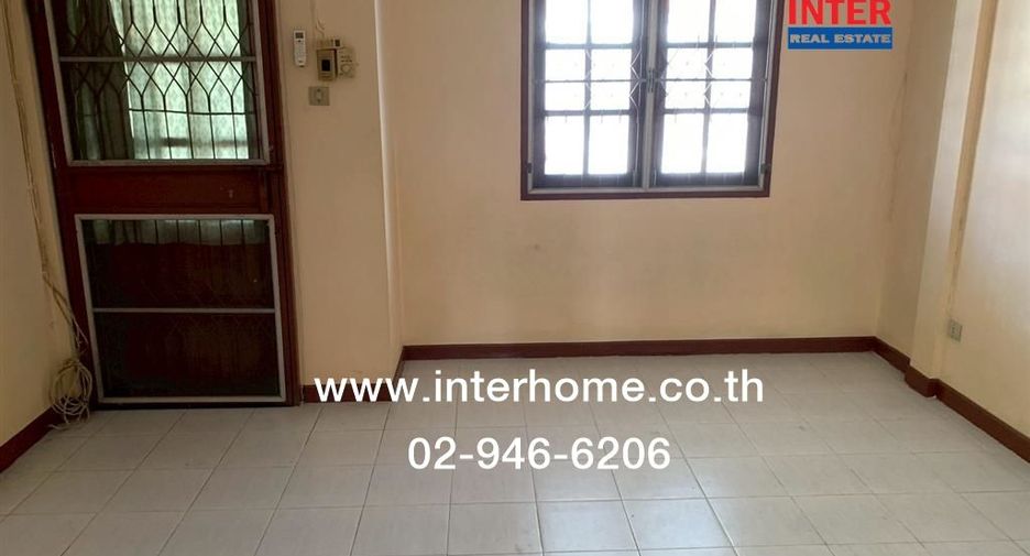 For sale 2 bedrooms townhouse in Huai Khwang, Bangkok