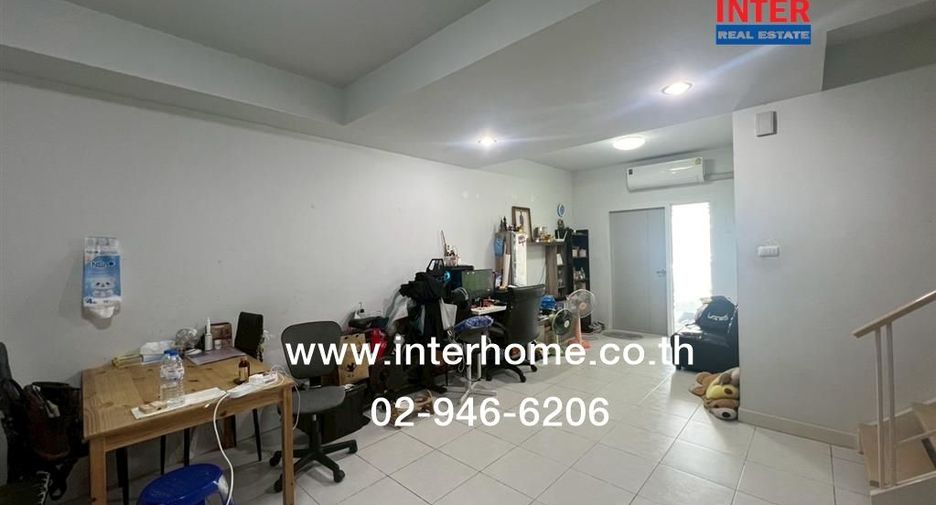 Casa adosada en venta de 3 habitaciones en Sai Noi, Nonthaburi
