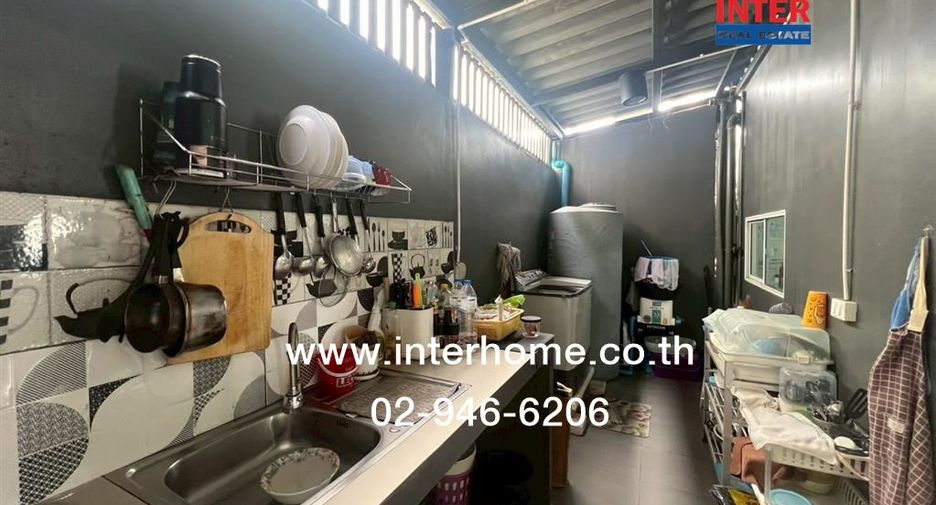 Casa adosada en venta de 3 habitaciones en Sai Noi, Nonthaburi
