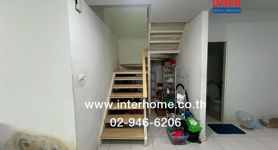 Casa adosada en venta de 3 habitaciones en Sai Noi, Nonthaburi