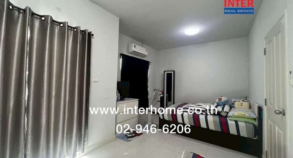 Casa adosada en venta de 3 habitaciones en Sai Noi, Nonthaburi