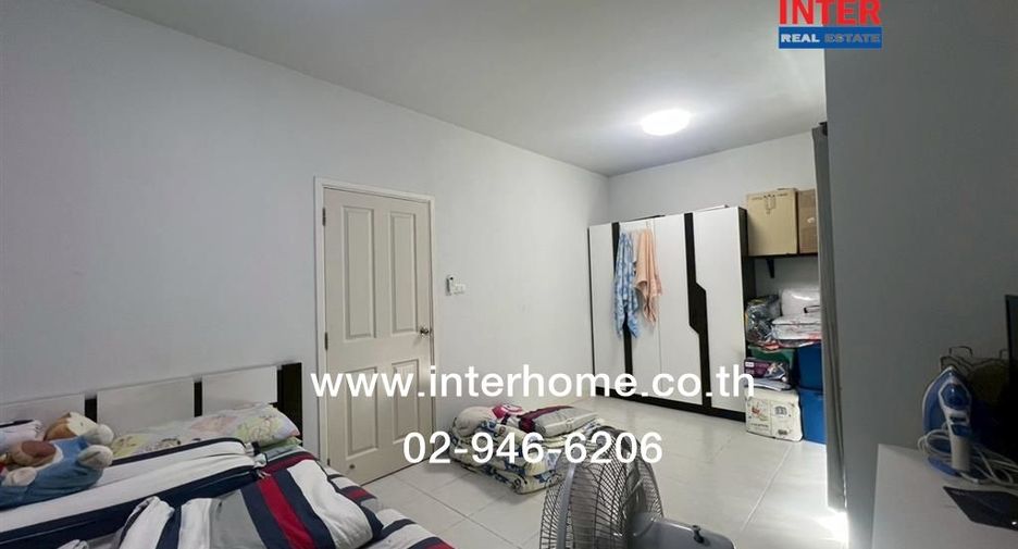 Casa adosada en venta de 3 habitaciones en Sai Noi, Nonthaburi