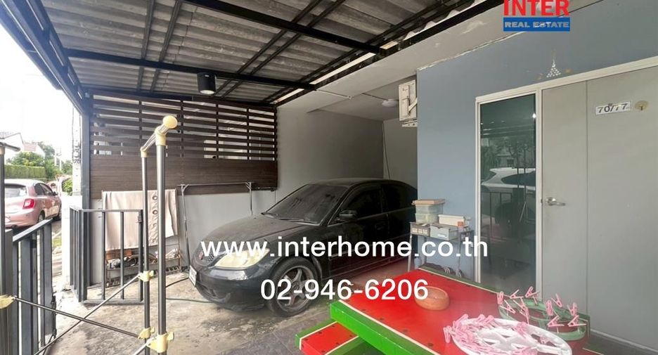 Casa adosada en venta de 3 habitaciones en Sai Noi, Nonthaburi