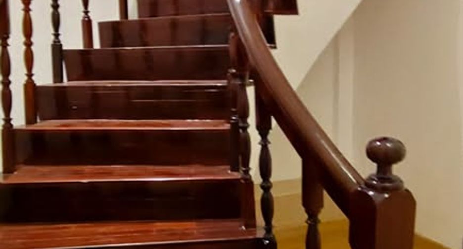 For sale 4 bedrooms townhouse in Huai Khwang, Bangkok