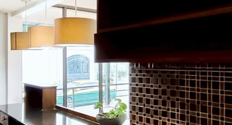 For sale 4 bedrooms townhouse in Huai Khwang, Bangkok