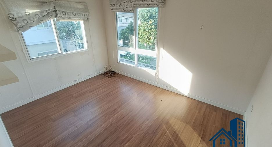 For sale 3 bedrooms house in Sai Mai, Bangkok