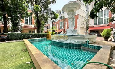 Reihenhaus zur Miete mit 4 Zimmer in Watthana, Bangkok