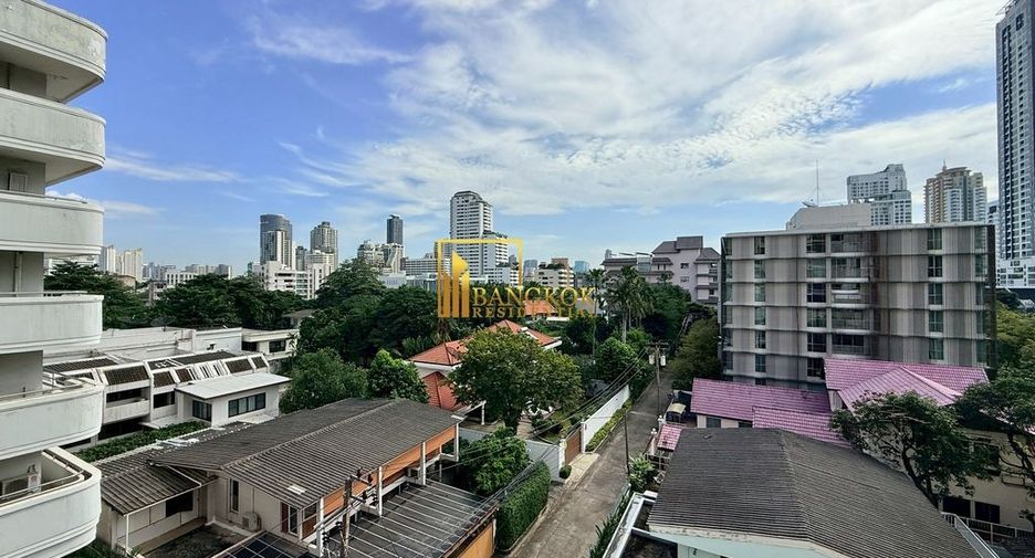 For rent 2 bedrooms condo in Watthana, Bangkok
