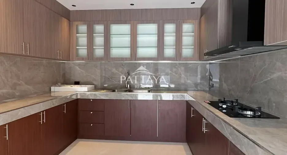 Villa zum Kauf mit 5 Zimmer in Bang Lamung, Chonburi