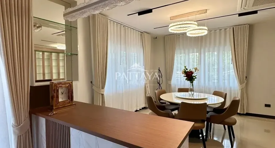 Villa zum Kauf mit 5 Zimmer in Bang Lamung, Chonburi