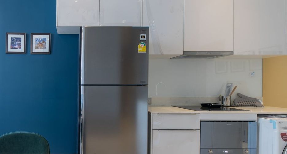 For rent 2 bedrooms condo in Bang Rak, Bangkok