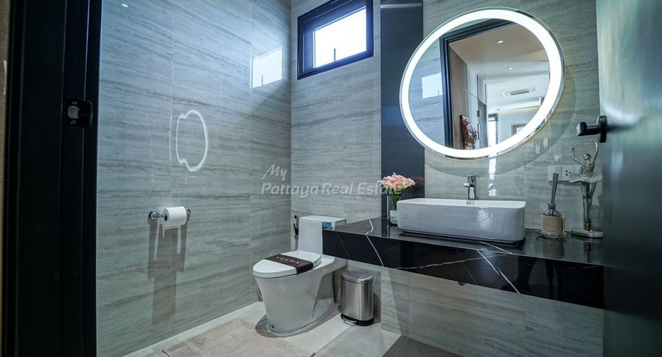 For sale 4 bedrooms villa in Bang Lamung, Chonburi