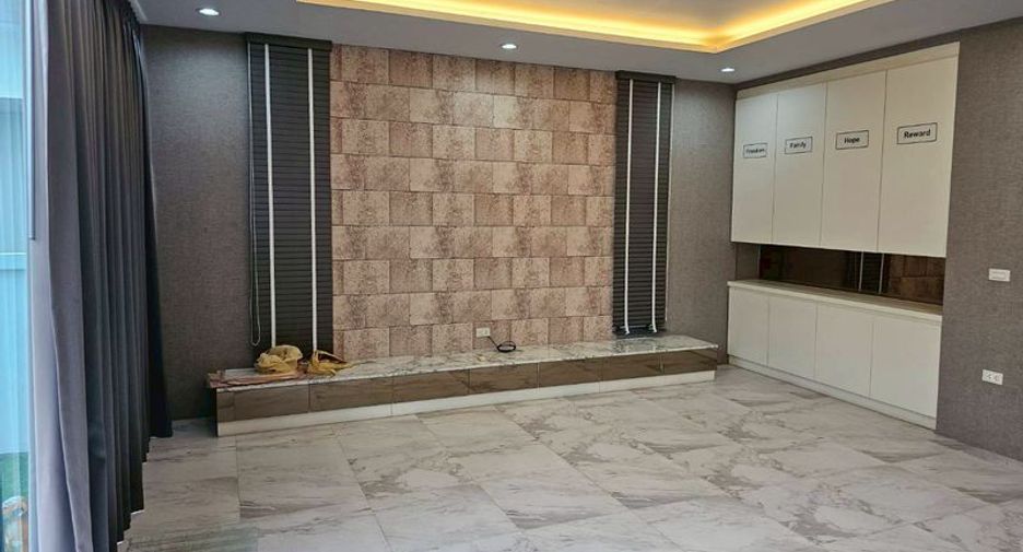For rent 3 bedrooms house in Si Racha, Chonburi