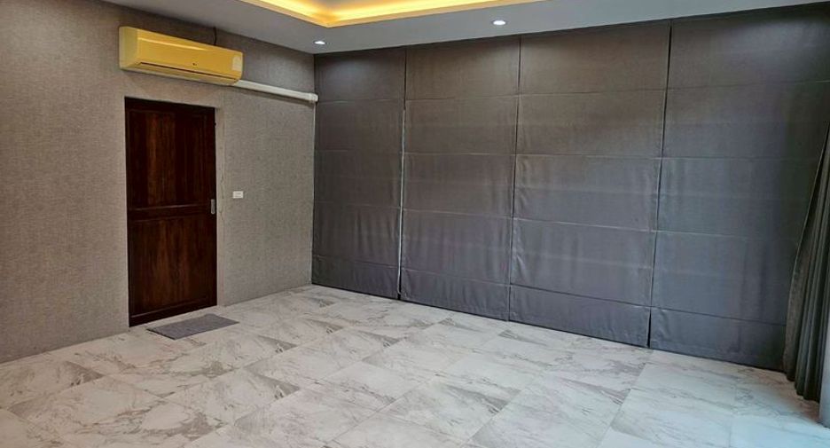 For rent 3 bedrooms house in Si Racha, Chonburi