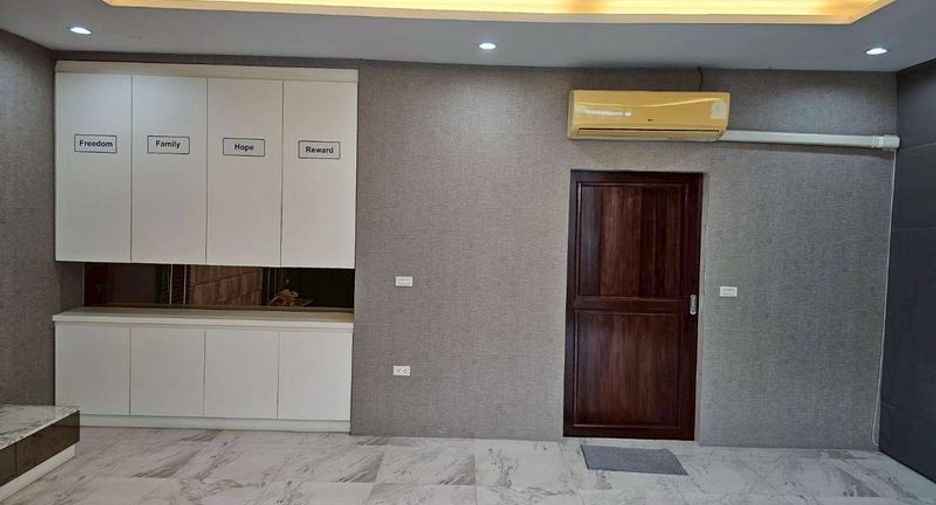 For rent 3 bedrooms house in Si Racha, Chonburi