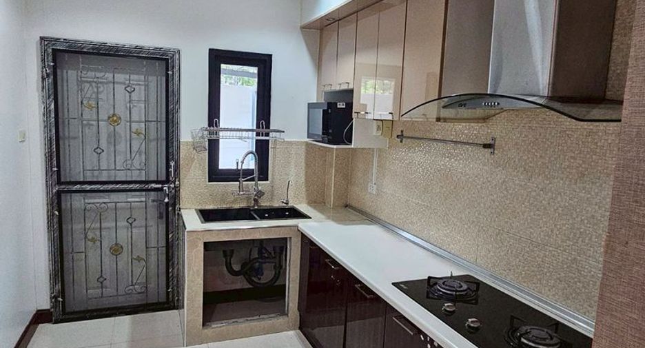 For rent 3 bedrooms house in Si Racha, Chonburi