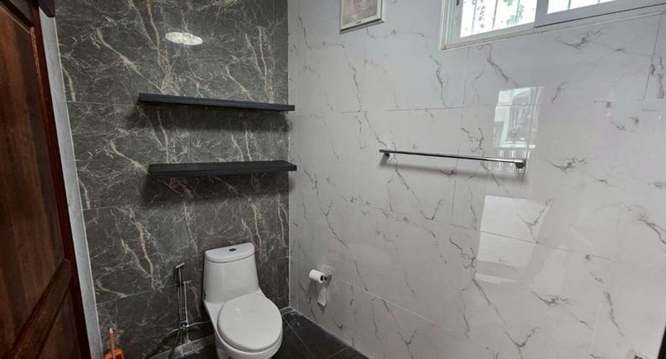 For rent 3 bedrooms house in Si Racha, Chonburi