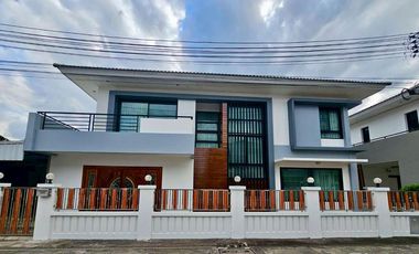 Casa en alquiler de 3 habitaciones en Si Racha, Chonburi
