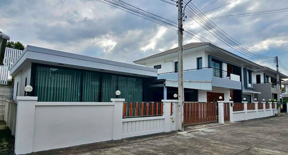 For rent 3 bedrooms house in Si Racha, Chonburi