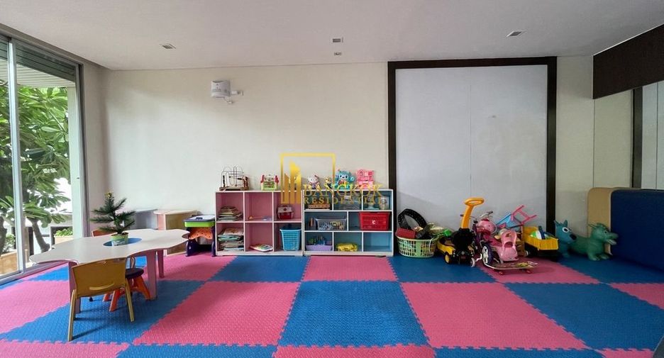For rent 2 bedrooms condo in Khlong Toei, Bangkok