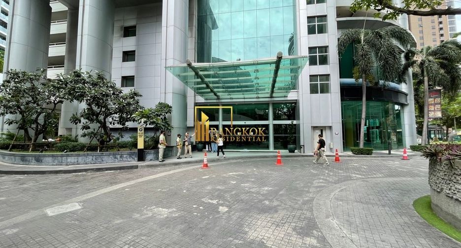 For rent 2 bedrooms condo in Khlong Toei, Bangkok