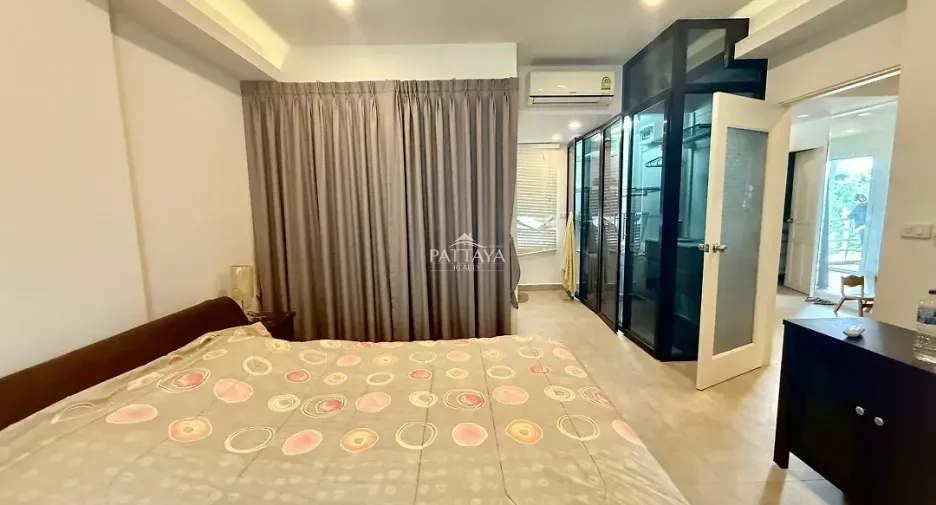 For sale 2 ベッドルーム condo in Bang Lamung, Chonburi
