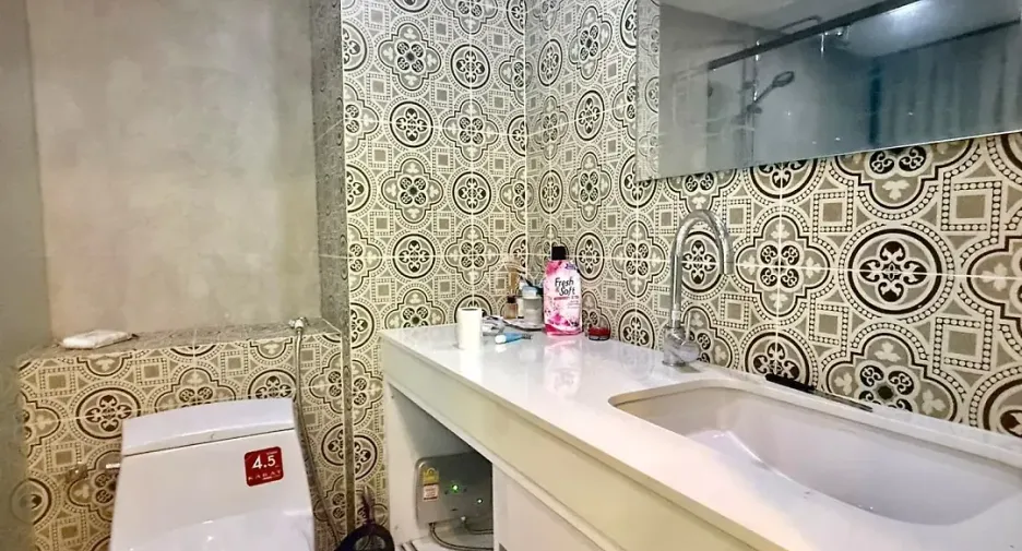 For sale 2 ベッドルーム condo in Bang Lamung, Chonburi