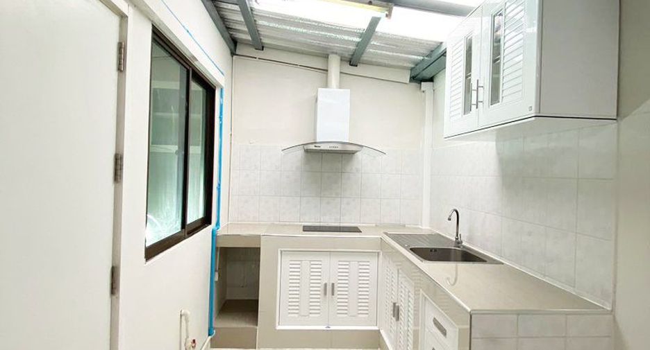 For rent and for sale 3 bedrooms townhouse in Suan Luang, Bangkok