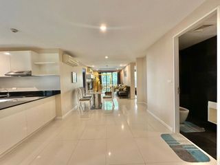 Condo en alquiler y en venta de 2 habitaciones en Watthana, Bangkok