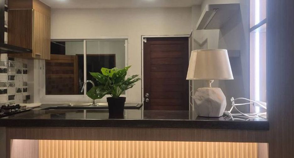 For rent 4 bedrooms villa in Mueang Nakhon Ratchasima, Nakhon Ratchasima