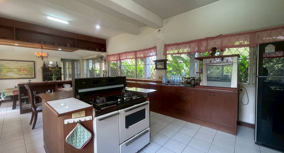 For sale 5 bedrooms house in Mueang Chiang Mai, Chiang Mai