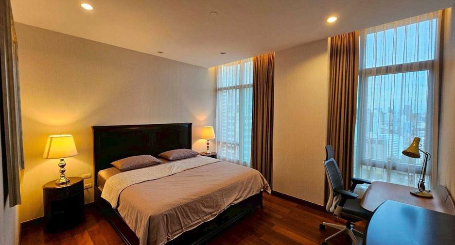 For rent 2 bedrooms condo in Pathum Wan, Bangkok