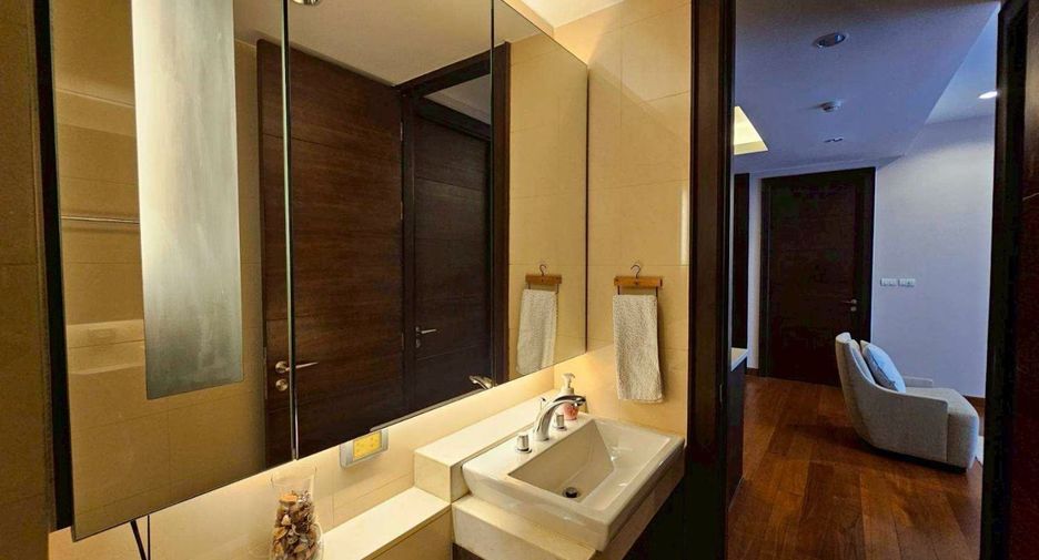 For rent 2 bedrooms condo in Pathum Wan, Bangkok