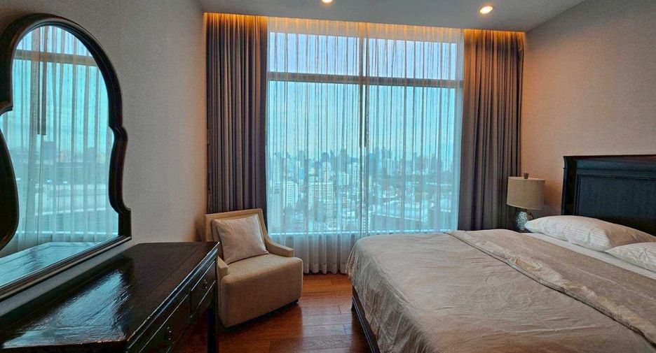 For rent 2 bedrooms condo in Pathum Wan, Bangkok
