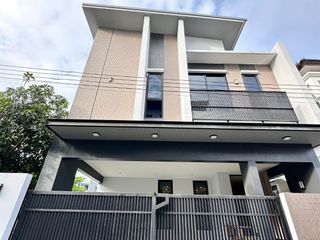 For rent 3 bedrooms house in Watthana, Bangkok